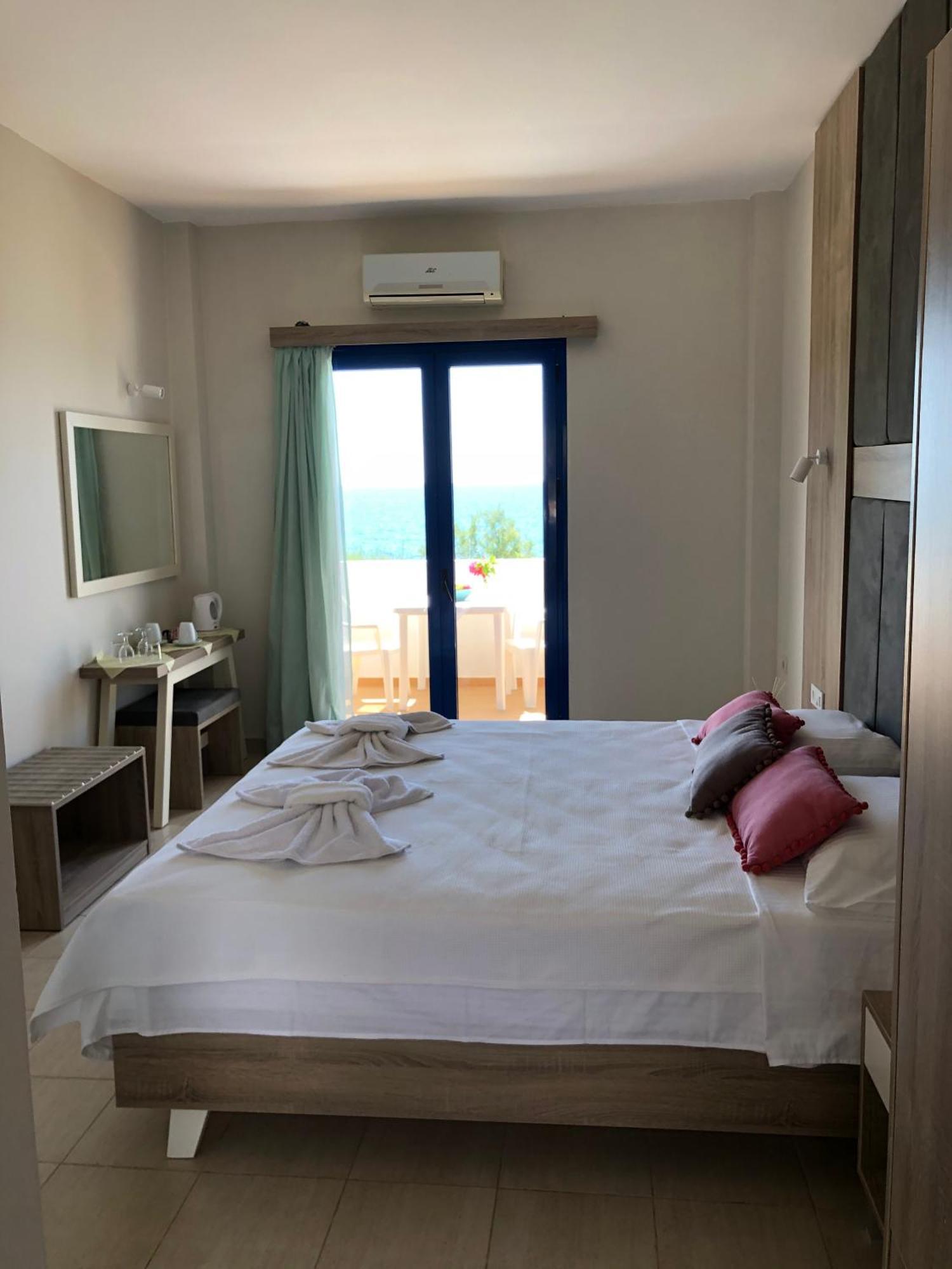 Taverna Akrogiali Loutro Esterno foto
