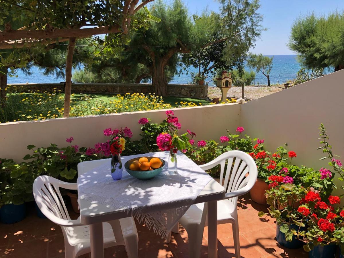 Taverna Akrogiali Loutro Esterno foto