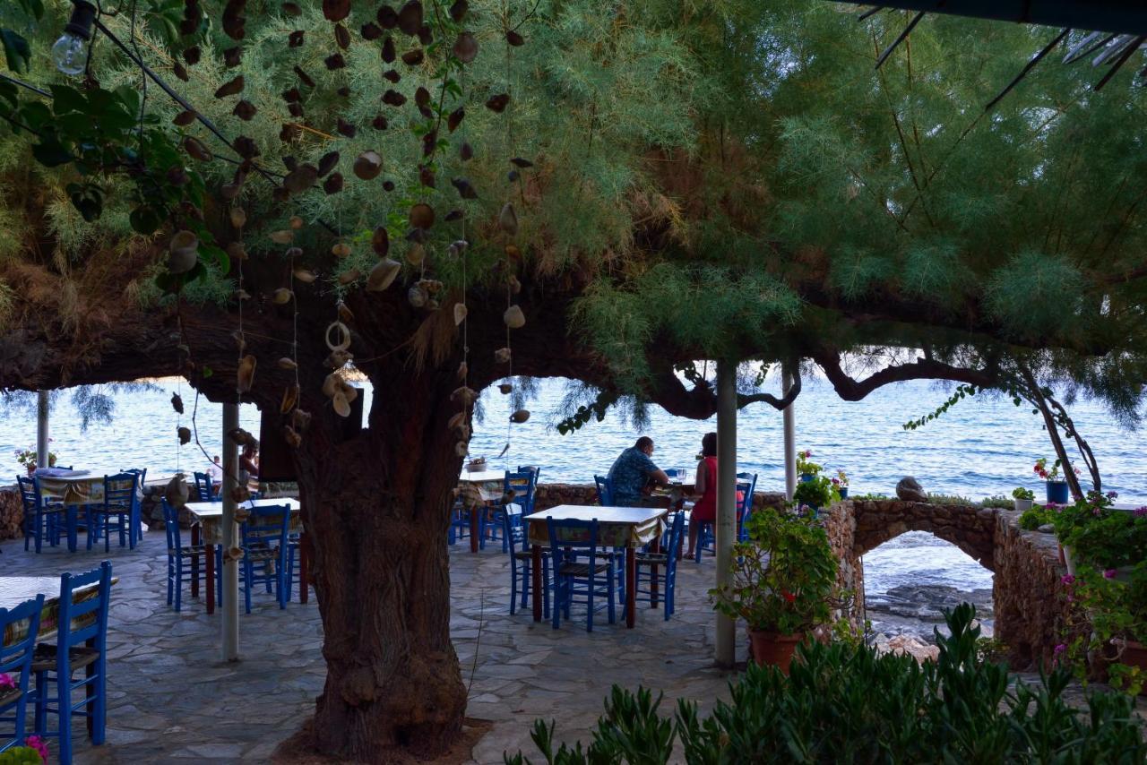 Taverna Akrogiali Loutro Esterno foto
