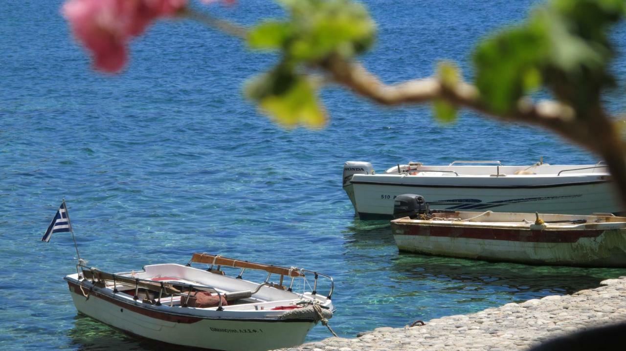Taverna Akrogiali Loutro Esterno foto